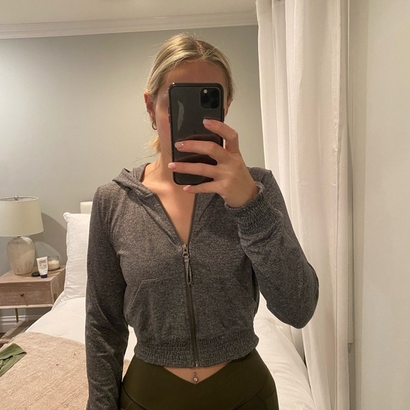 Spiritual Gangster Tops - Gray cropped fitted long sleeve sweatshirt with v-neck